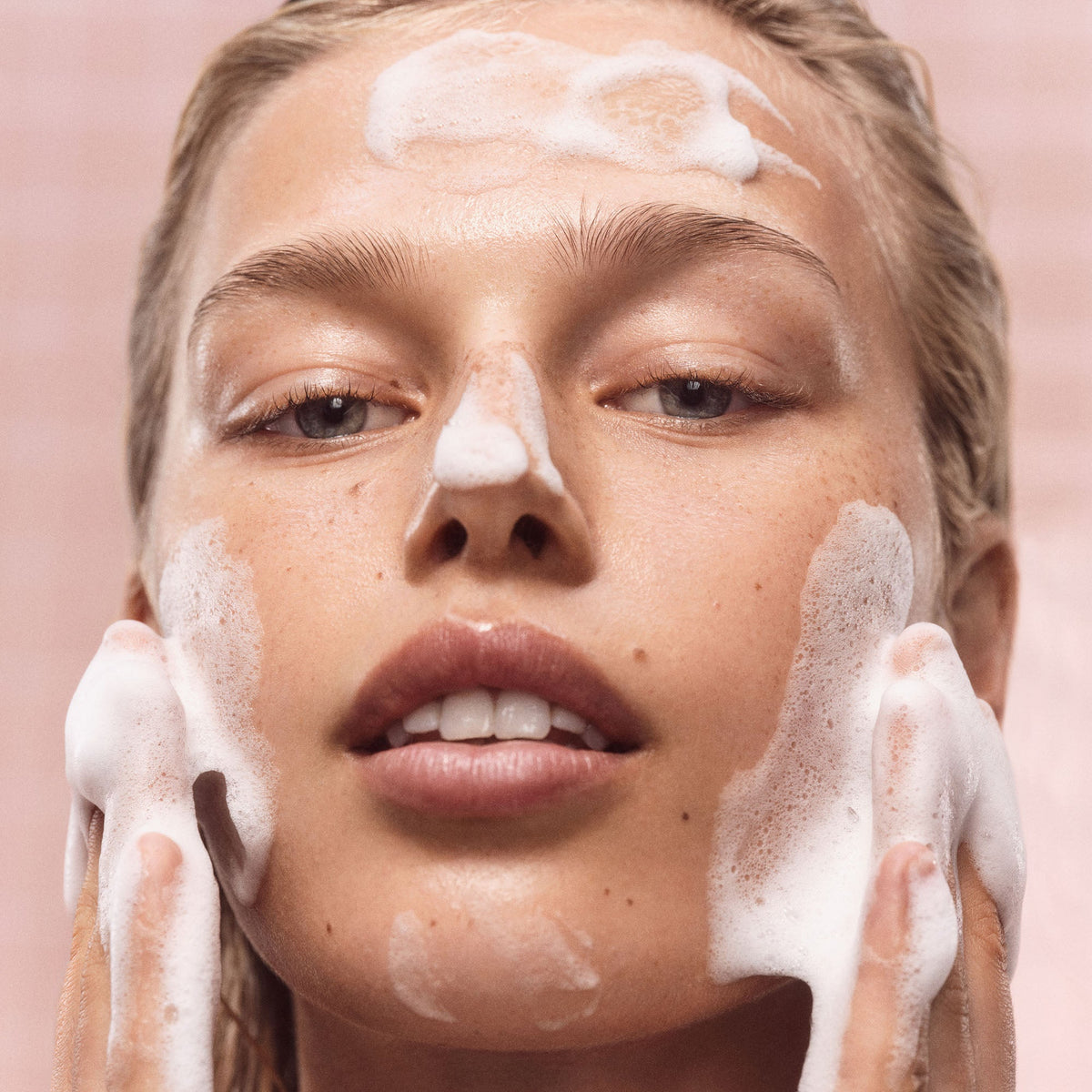 pink-dewtm-gel-cleanser-z6 Pinnk-Dew-4.jpg