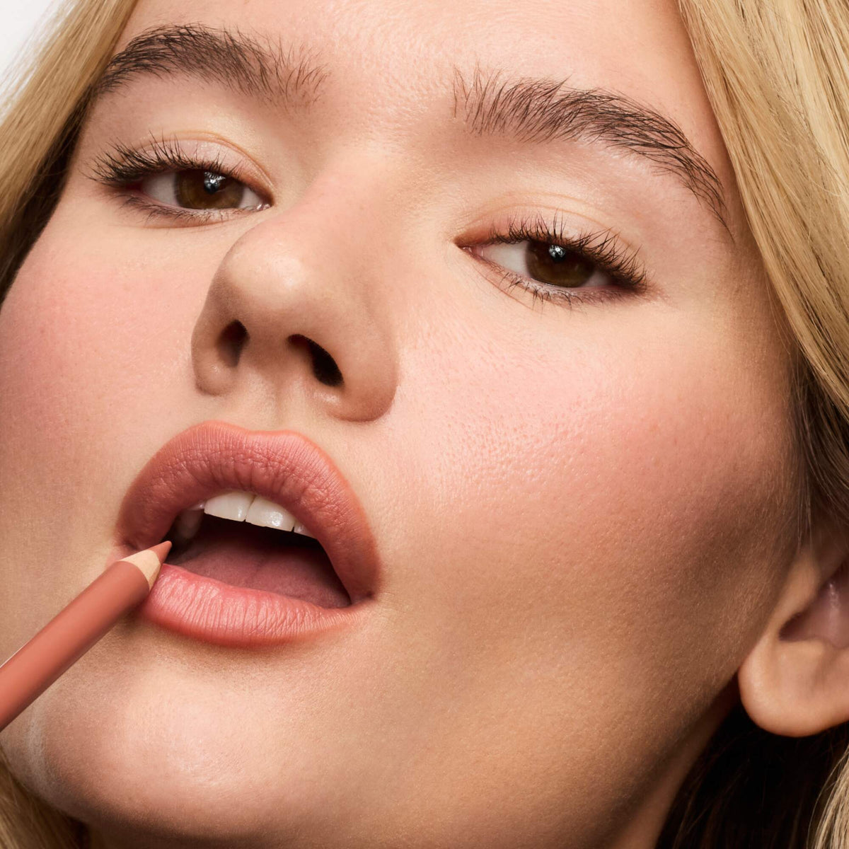 softline-lip-liner-latte-o7 SoftlineLipLiner_Latte_8.jpg